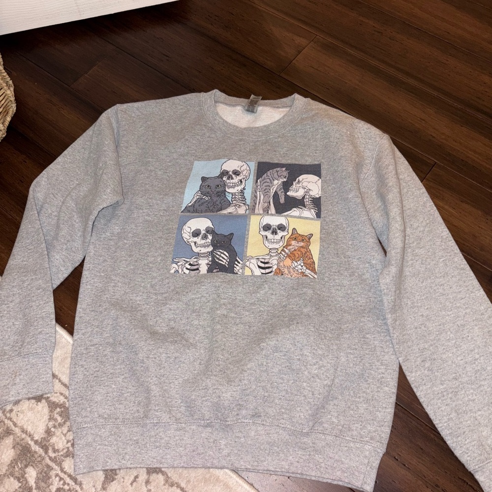 Gildan Gray Crewneck Sweatshirt with Skeleton & Cats Graphic